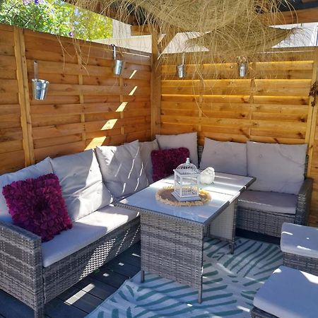 Superbe Grand Studio Tout Confort Avec Exterieur Poussan Dış mekan fotoğraf