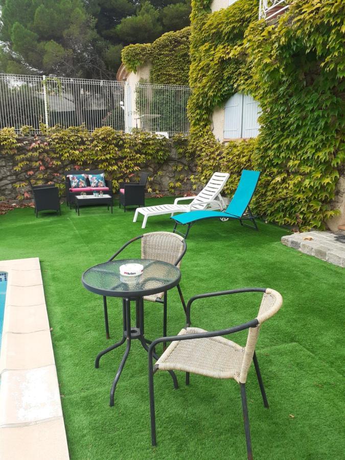 Superbe Grand Studio Tout Confort Avec Exterieur Poussan Dış mekan fotoğraf