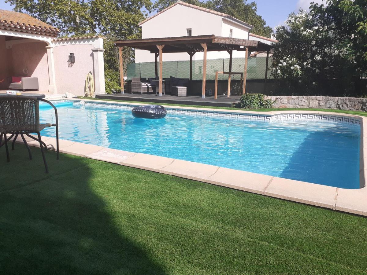 Superbe Grand Studio Tout Confort Avec Exterieur Poussan Dış mekan fotoğraf