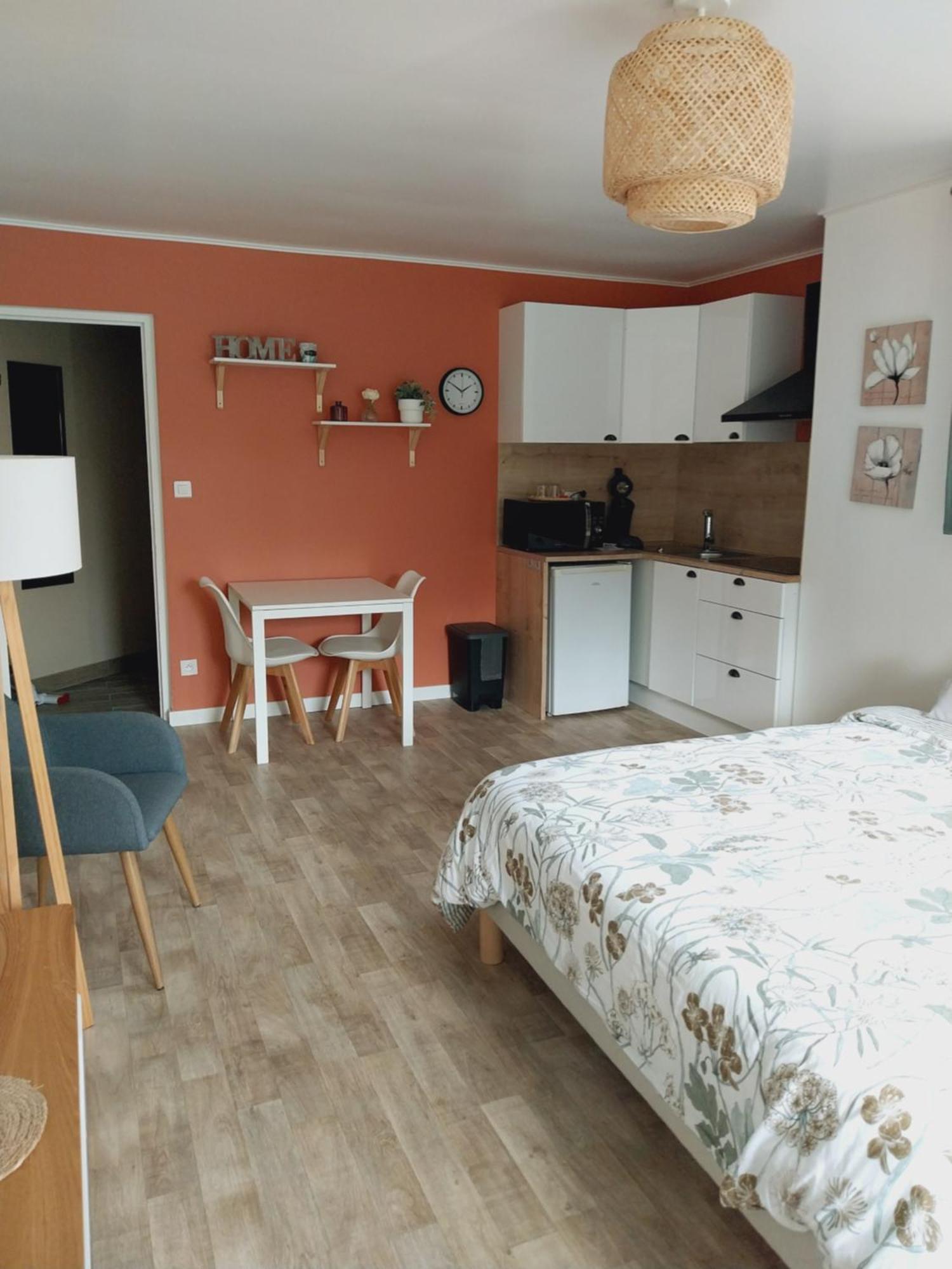 Superbe Grand Studio Tout Confort Avec Exterieur Poussan Dış mekan fotoğraf